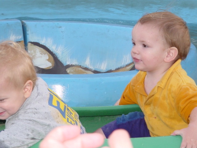 2003/03(March)/Rodeo_Pix/640x480_5 9a SplishSplash.JPG